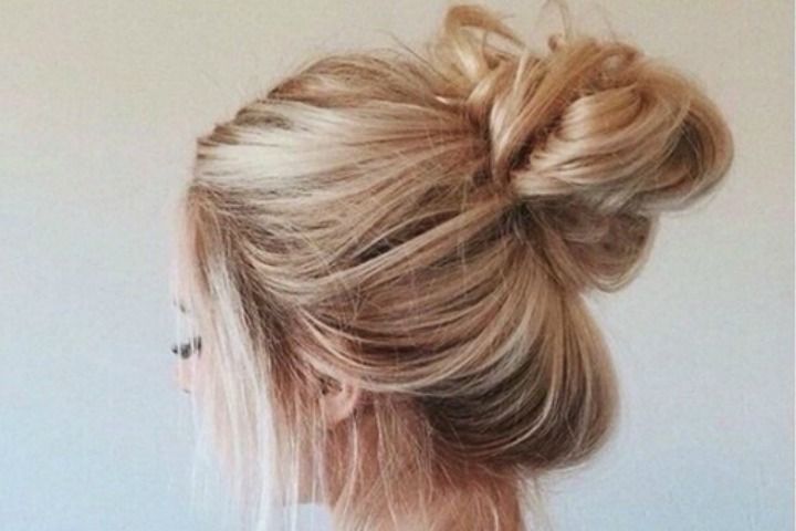 4 Steps to do a Messy Bun with Long Hair - Beauty Epic
