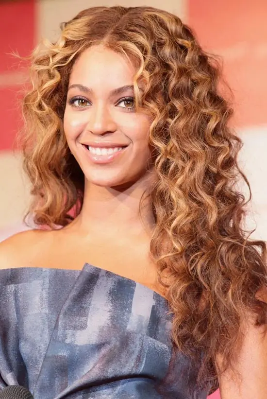 Top 23 Beautiful Hairstyles For Curly Hair To Inspire You