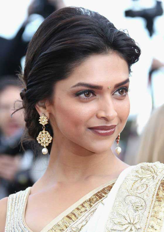 25 Best Hairstyles for Saree - Get Inspired By These Styles - Beauty Epic