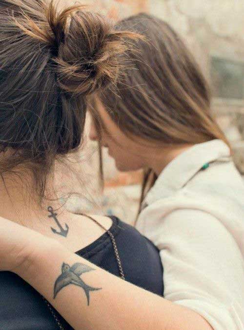 anchor-tattoo-on-neck