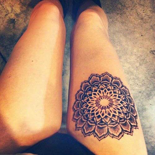 Big black color mandala on the front portion of the thigh