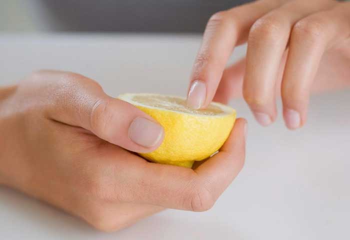 lemon-to-strengthen-nails-at-home