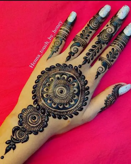 18 Most Popular Traditional Mehndi Designs For Hands