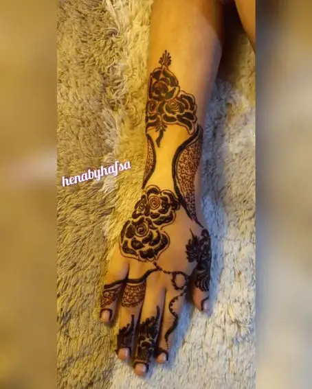 Simple Rose Mehndi Design For Kids