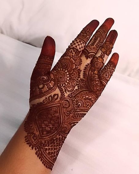 Stripes Lined Mehndi Art For Eid