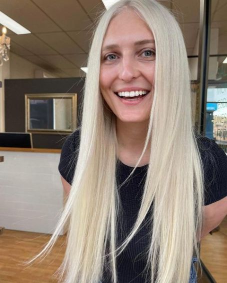 Long And Straight Blonde Hairstyle For Straight Hair