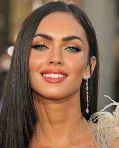 Megan Fox Medium length side parted Hairstyle