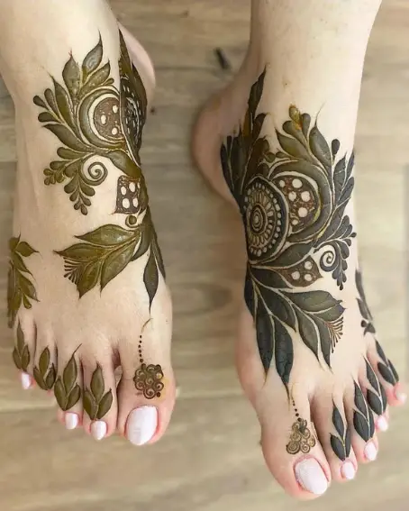 Dark Shaded Nature In Feet Mehandi Designs
