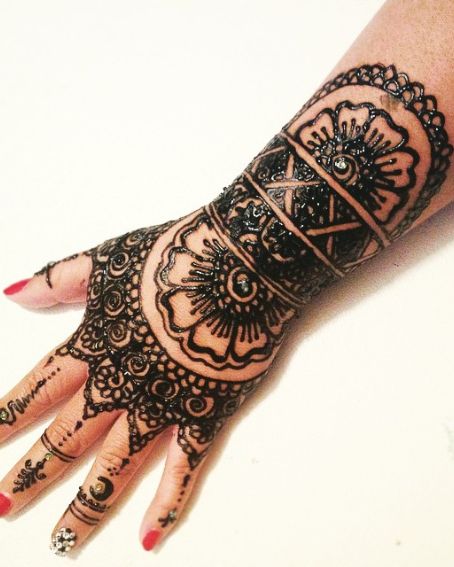 Unique Black Mehandi Design