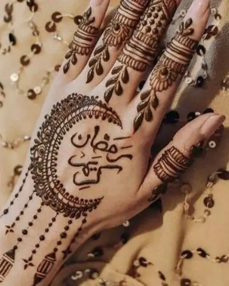 Half-moon Mehndi Designs For The Ramzan Festival