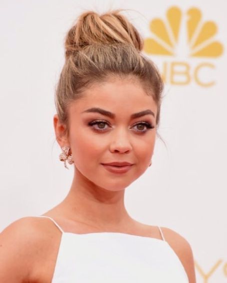 Sarah Hyland in Bun Hairstyle 