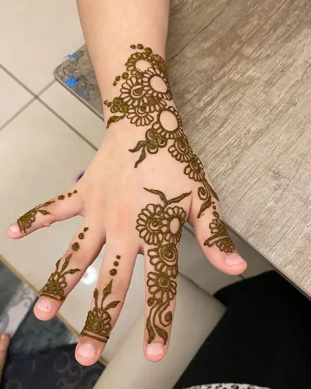 Classic Mehndi Design For Kids