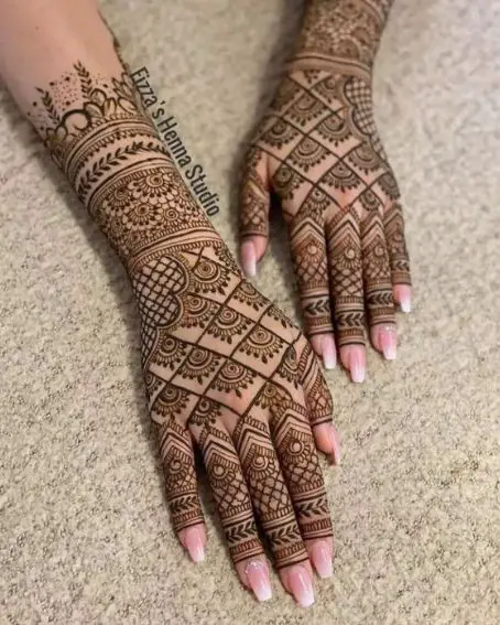 Checked Pattern Dulhan Mehndi Design