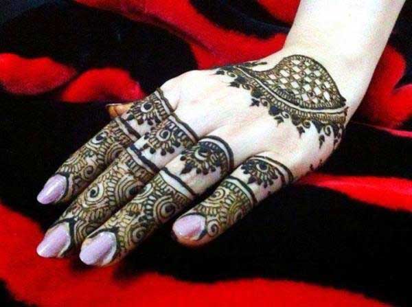 1Glimpse on other stylish mehndi designs include 10