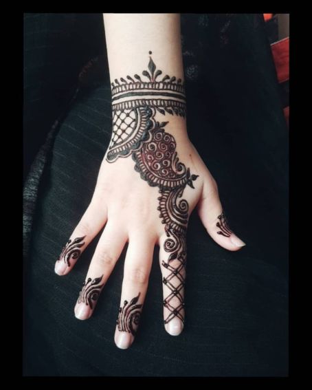 Index Finger Mehndi Design