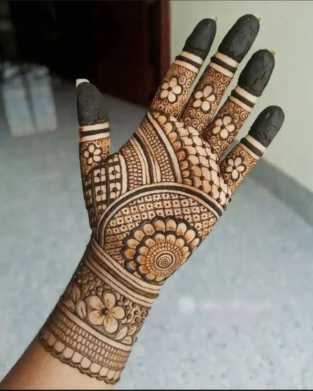 Simple Traditional Mehndi Design