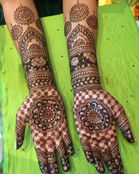 Rangoli Inspired Gujarati Mehndi Design