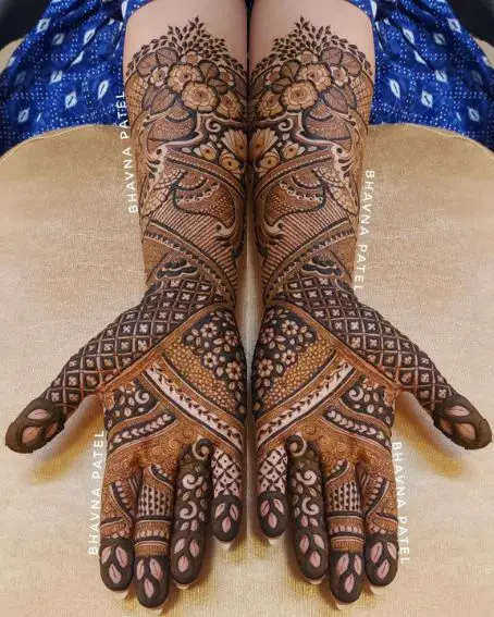 Detailed Traditional Mehndi Design For Hands