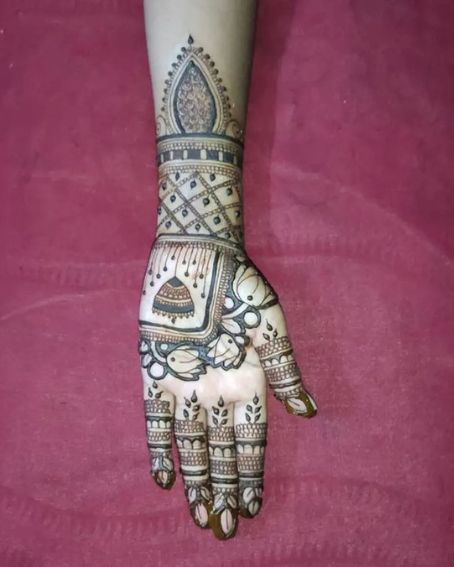 Simple Bell Mehndi Design