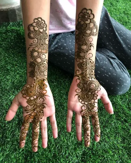 Pretty Arabic Simple Dulhan Mehndi Design