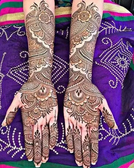 Elegant Paisley Designed Mehndi