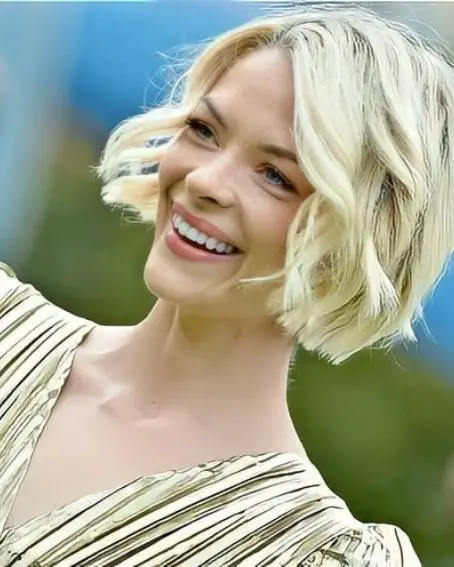 Jaime King Wavy Bob Hairstyle with Curls