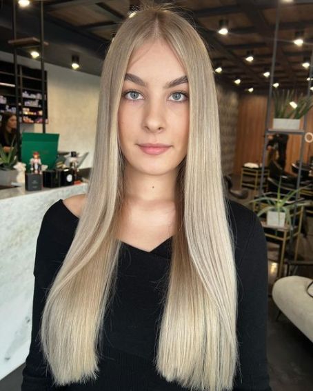 Long And Straight Cut Hairstyle For Straight Hair