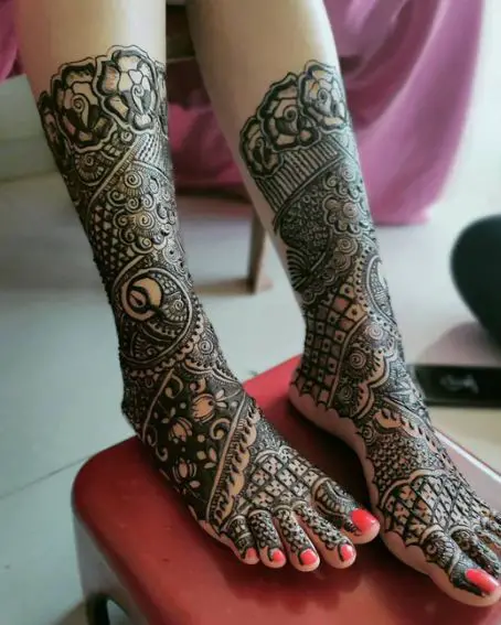 Dubai Mehndi Design on Foot