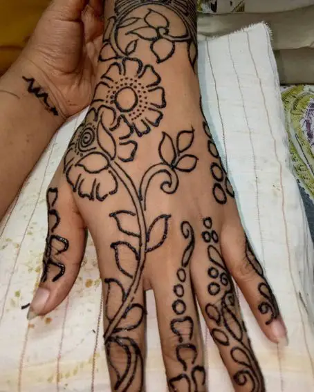 Simple Black Mehndi Design