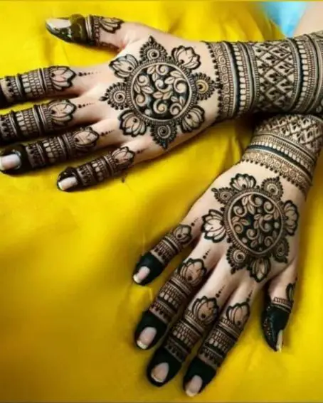 Beautiful Backhand Dulhan Mehndi Design