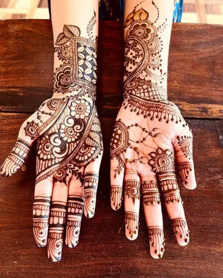 Multi-patterned Arabic Mehndi Design