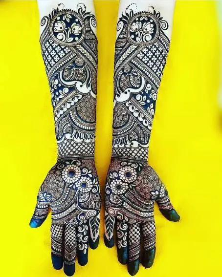 Classic Gujarati Style Mehndi Design