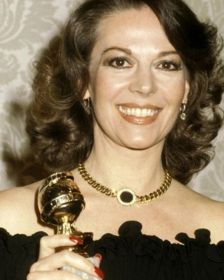 Natalie Wood In Vintage Curly Wavy Bob Hairstyle