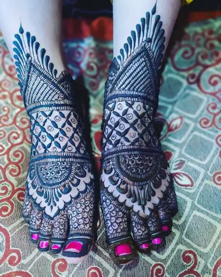 Adorable Kashmiri Bridal Feet Mehndi Design