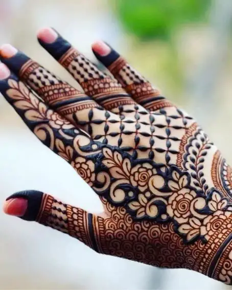 Backhand Dubai Mehndi Design