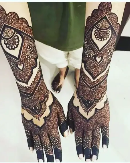 Beautiful Back Hand Kashmiri Bridal Mehndi Design