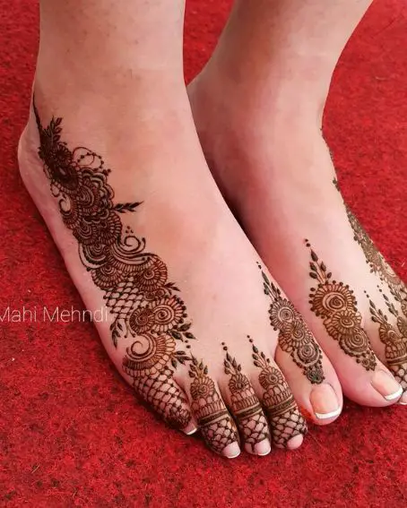 Bridal One-line Mehndi Designs For Feet