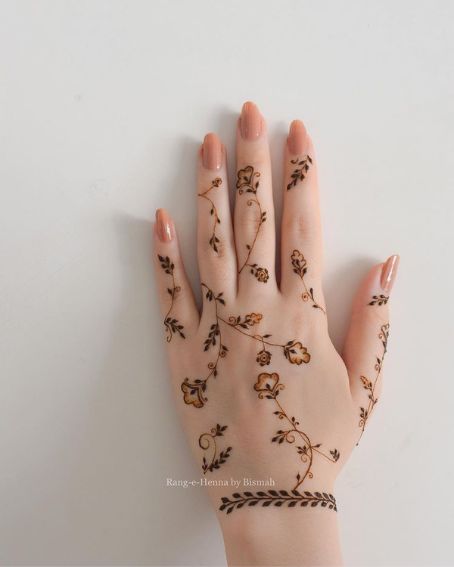 Cute One-line Mehndi Design For Wedding