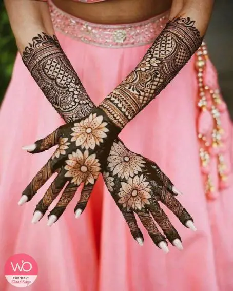 Daisy Motifs Mehndi Design