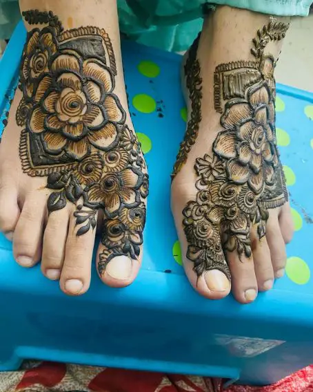 Foot Floral Mehndi Design