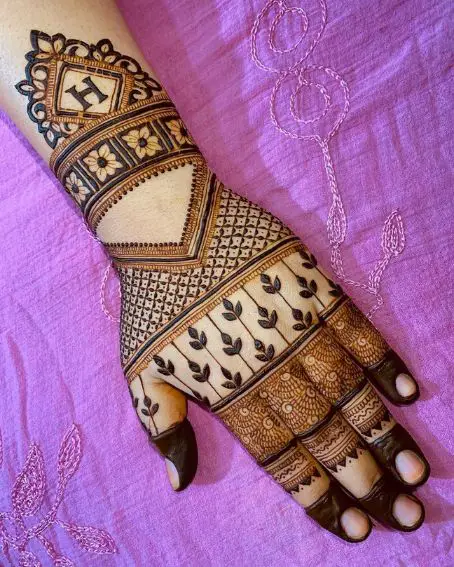 Geometric Dubai Mehndi Design