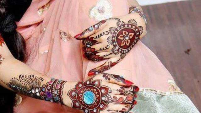 Glimpse on other stylish mehndi designs include 17
