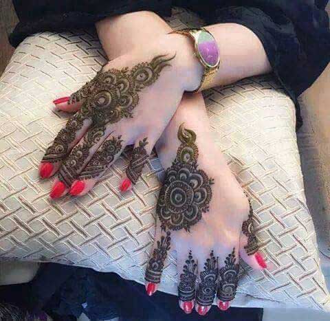 Glimpse on other stylish mehndi designs include 18