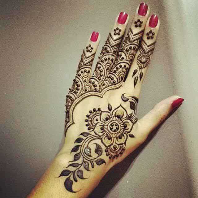 Glimpse on other stylish mehndi designs include 7