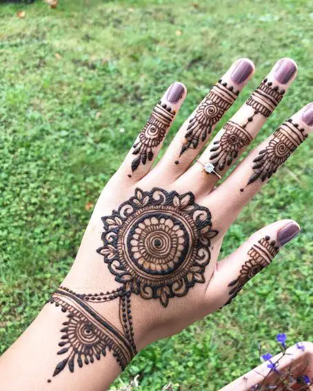 Heavy Bracelet Mehndi Design