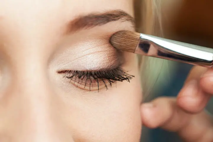 How To Apply Eye Makeup