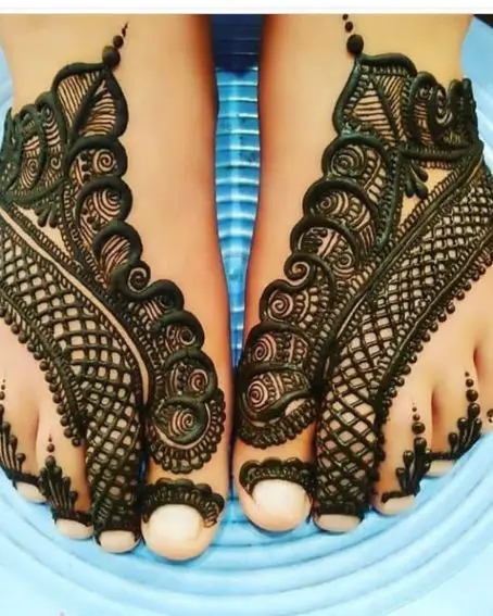 Kashmiri Mehndi Design For Bride Feet