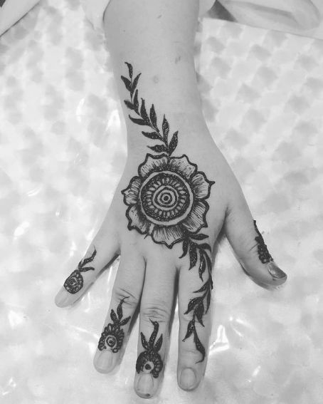 Middle Floral Design In Front Hand