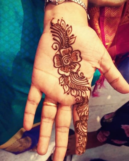 One-line Mehndi Designs For Palm