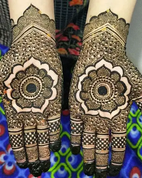 Simple And Elegant Kashmiri Mehndi Design